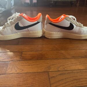 *gently worm* Nike Air Force 1 Low 07 men’s size 8.5/women’s 10